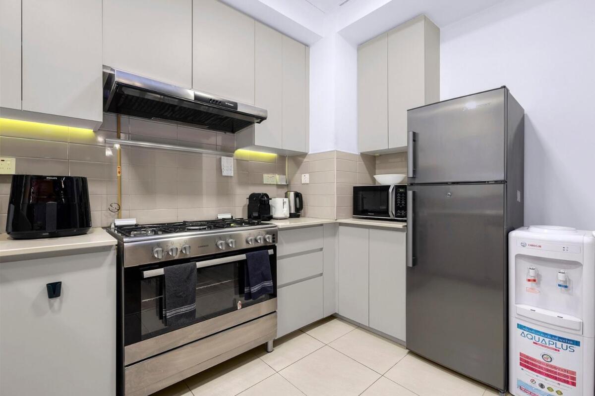 First Class Style Meets Scenic Beauty Apartment *
