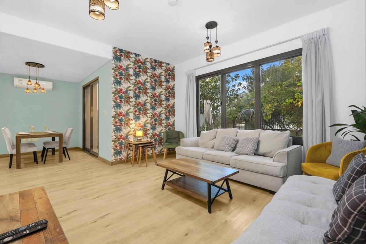 First Class Style Meets Scenic Beauty Apartment *