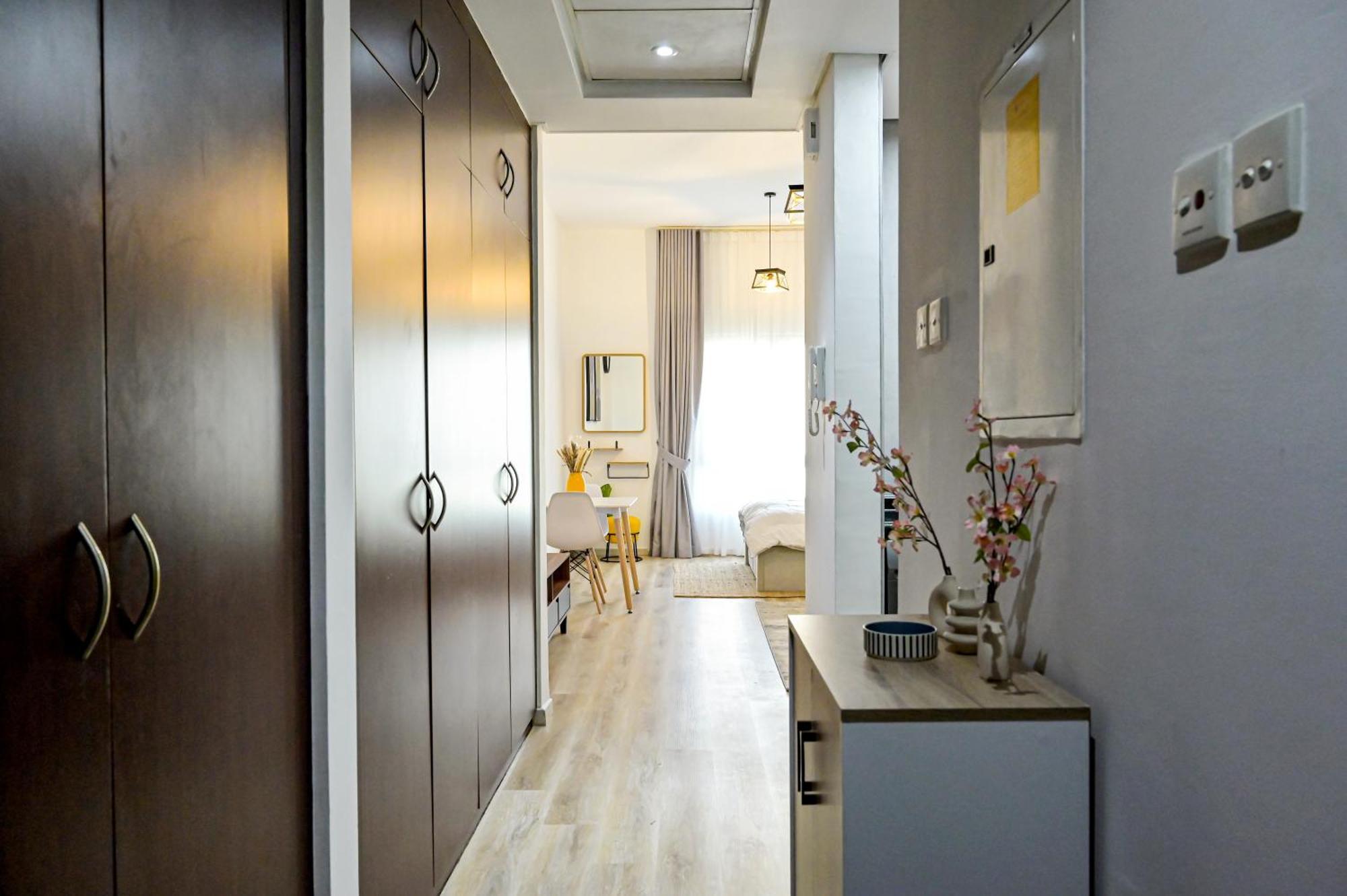 Modern In Discovery Gardens, Close To Metro