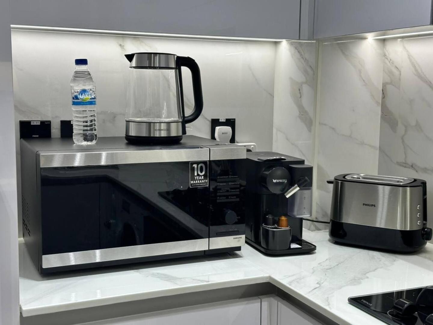 Modern 1 Bedroom Urban Escape In Jvc