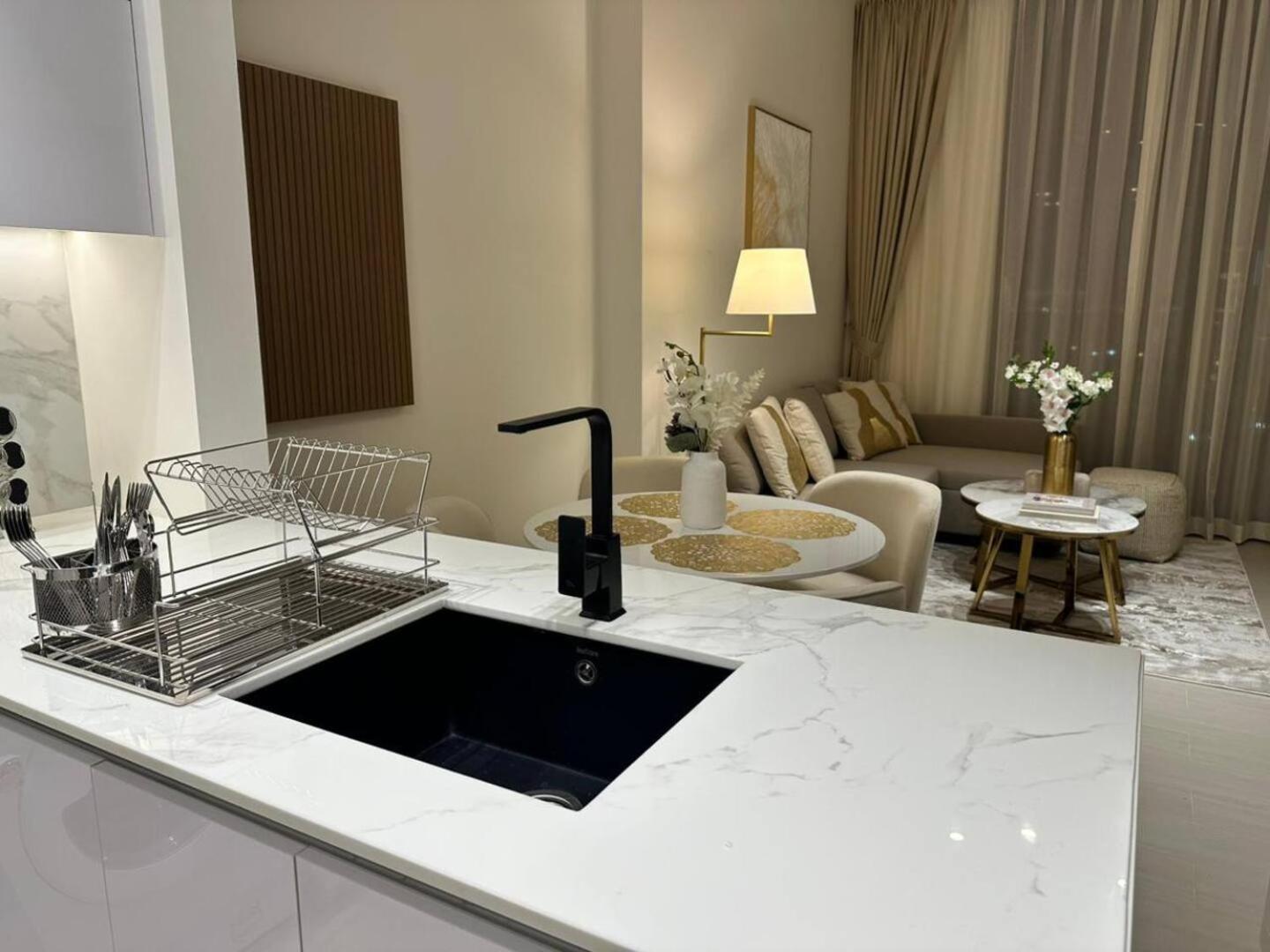 Modern 1 Bedroom Urban Escape In Jvc Apartment *