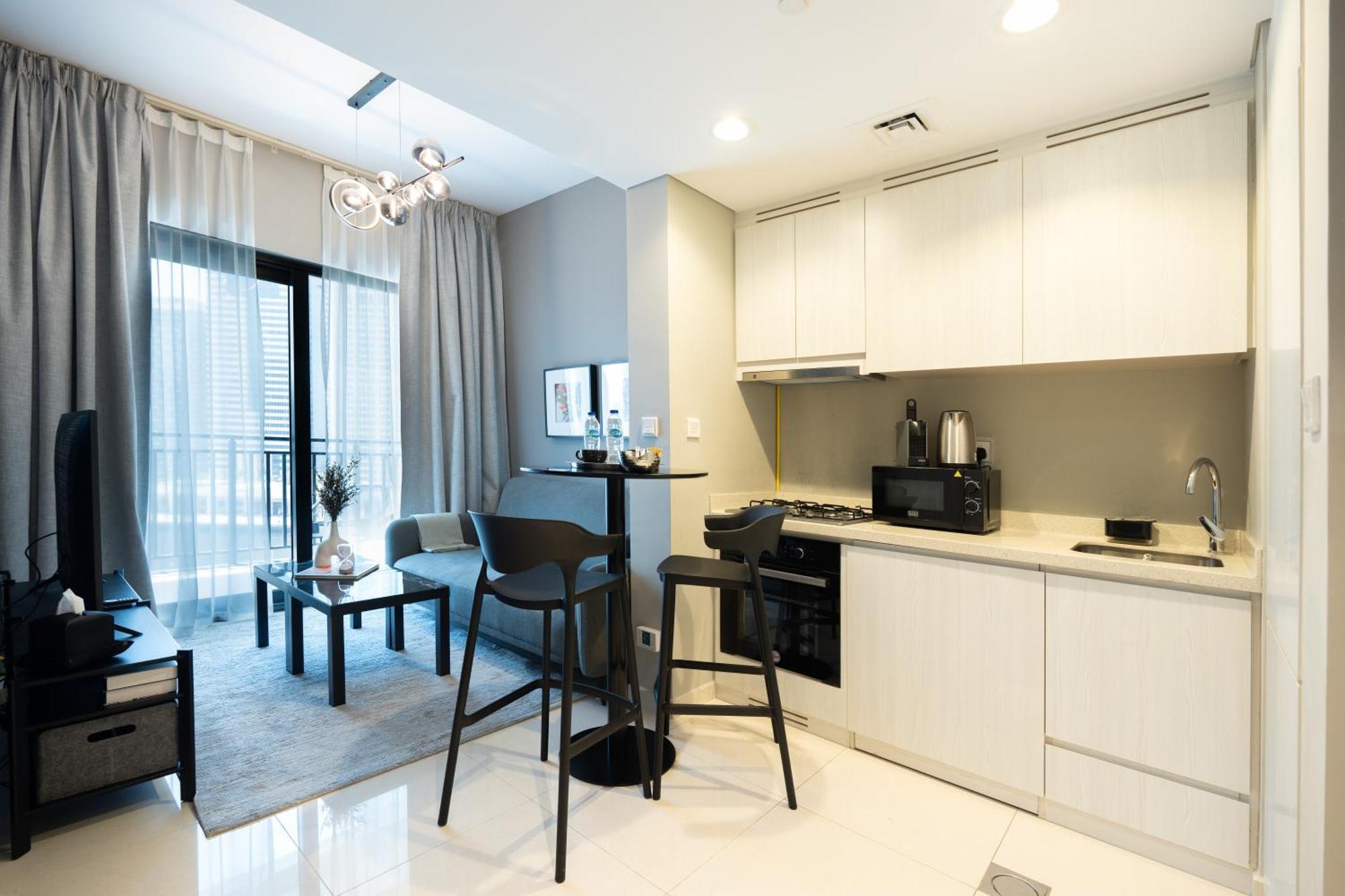 Keyrock Living - Luxury In Zada Tower Apartment