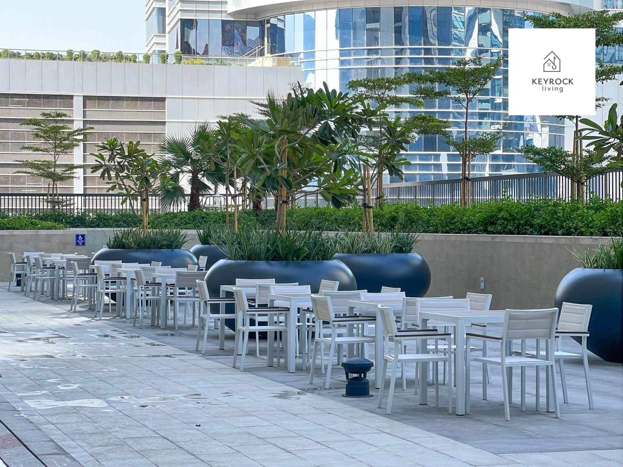 Keyrock Living - Luxury In Zada Tower Apartment *