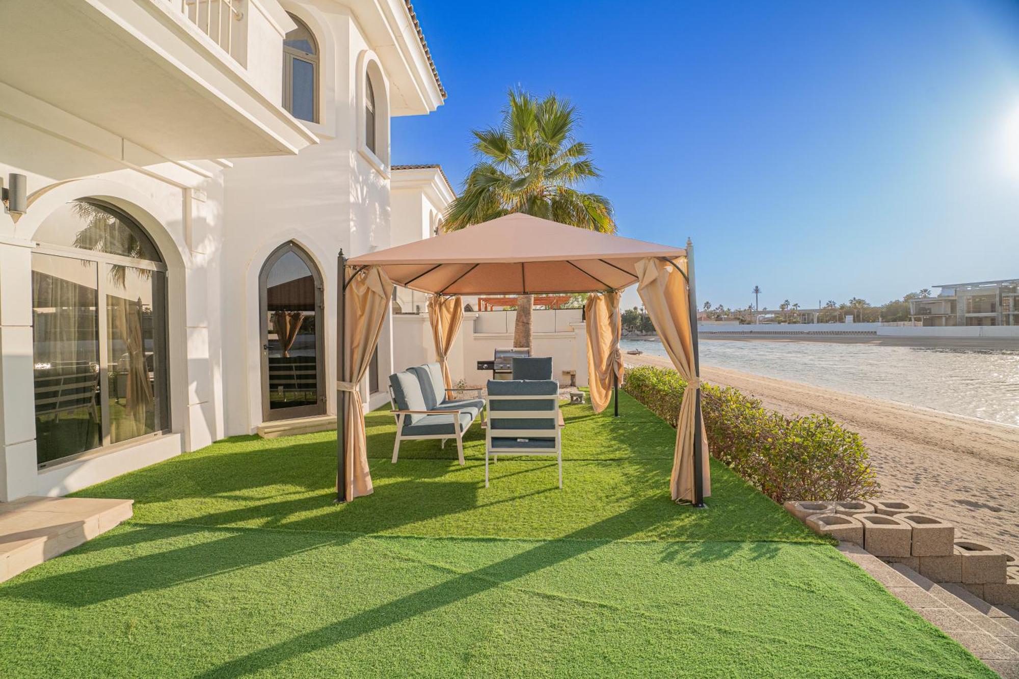 Escape 24 Luxury 5br With Private Pool And Access In Palm Jumeirah Frond F *