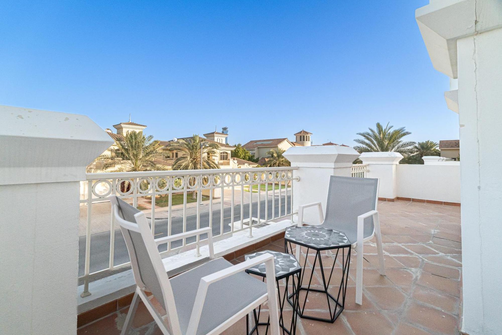 Villa Escape 24 Luxury 5br With Private Pool And Access In Palm Jumeirah Frond F Dubai