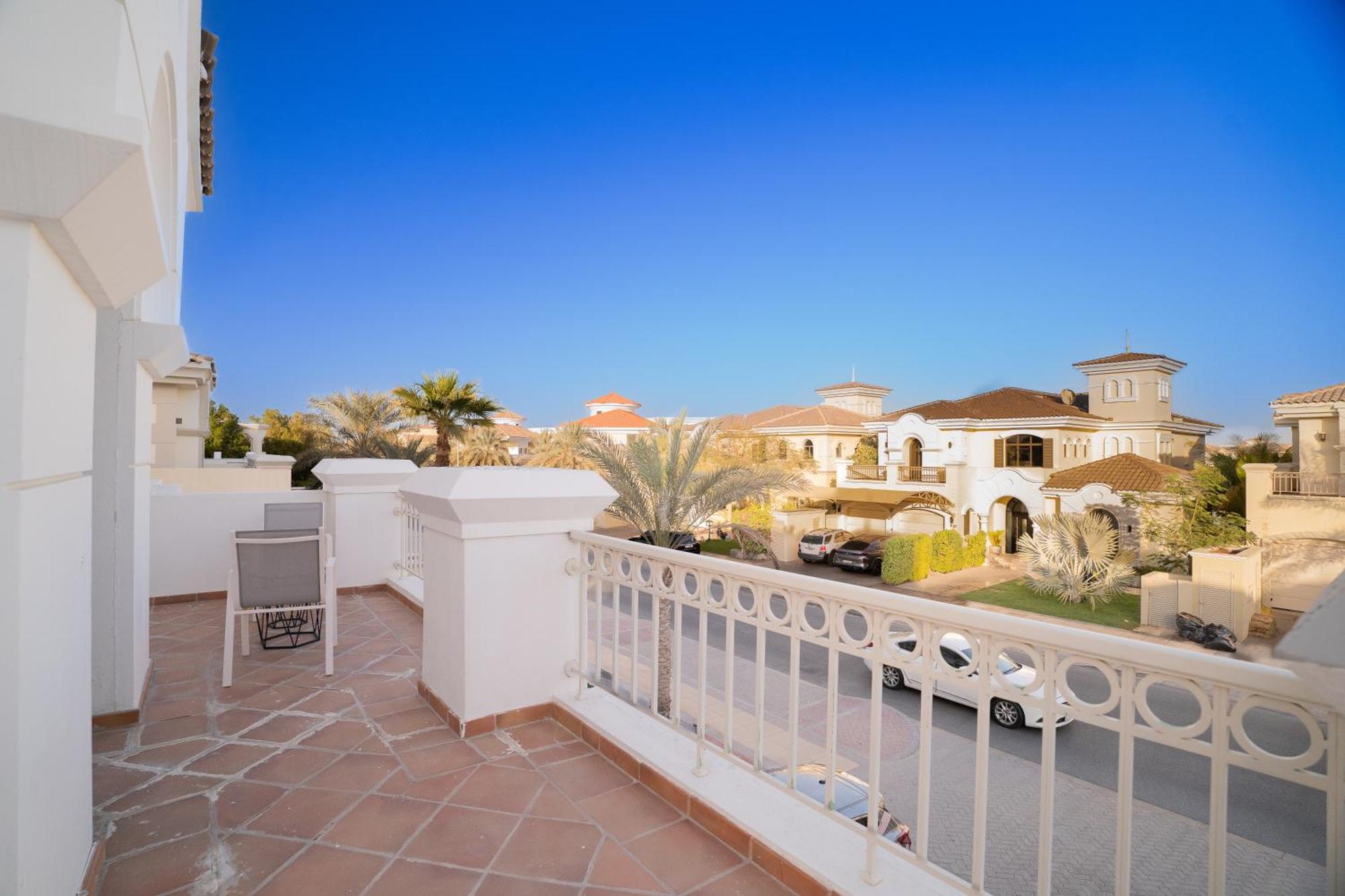Escape 24 Luxury 5br With Private Pool And Access In Palm Jumeirah Frond F * Dubai