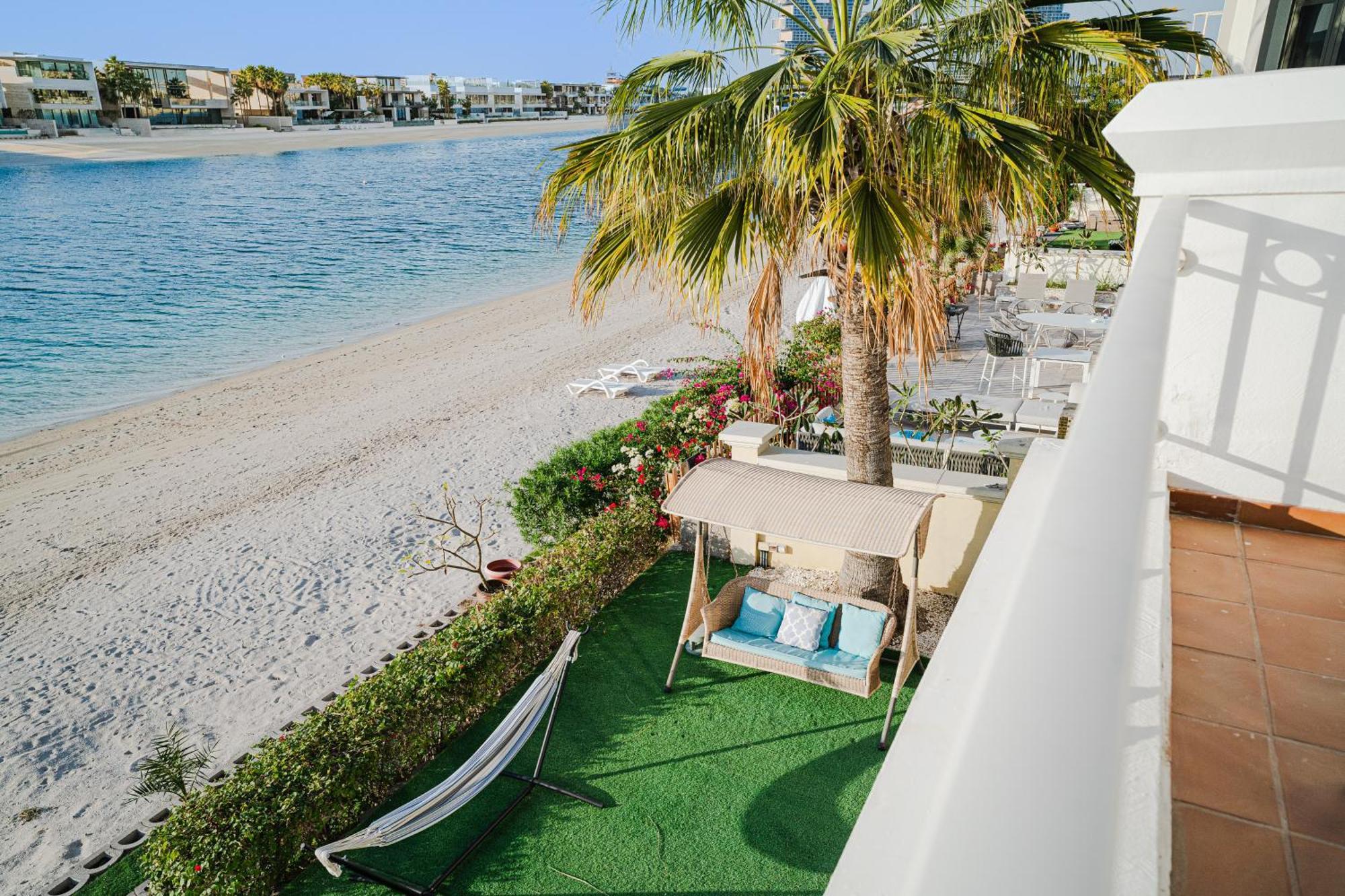 Escape 24 Luxury 5br With Private Pool And Access In Palm Jumeirah Frond F Dubai