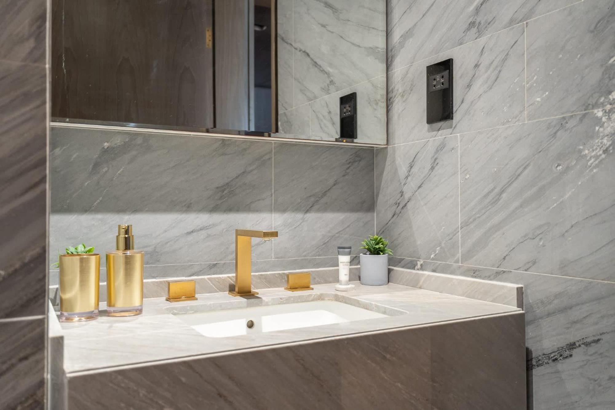 High-end Quality In Five Palm Jumeirah Apartment *