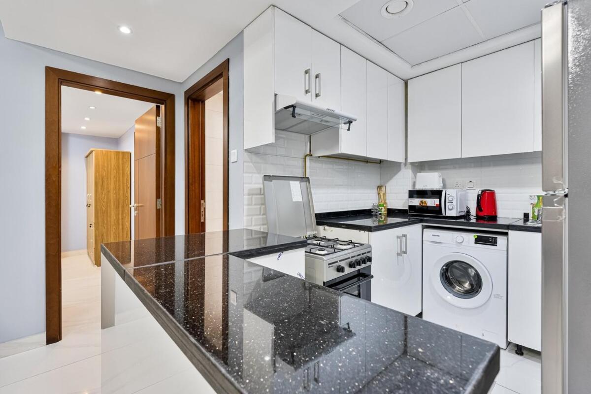 Stylish 1br Sanctuary With Gym And Pool Access Apartment Dubai