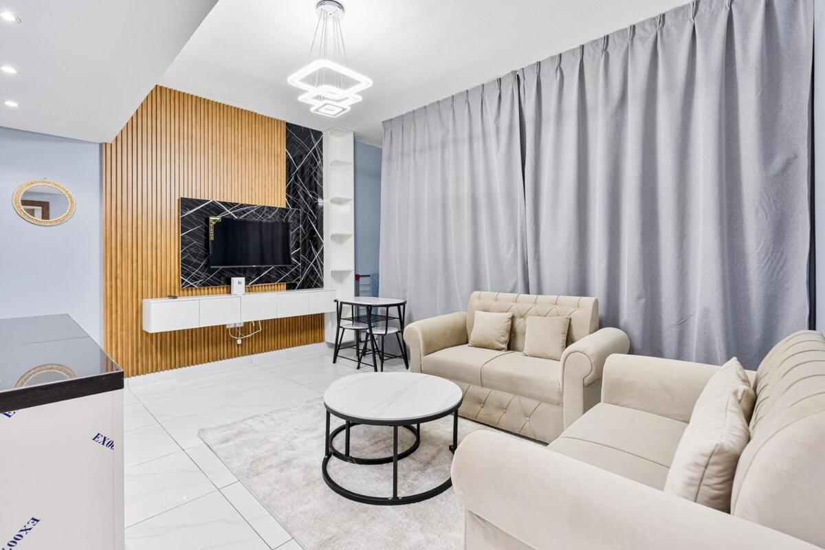 Stylish 1br Sanctuary With Gym And Pool Access Apartment Dubai