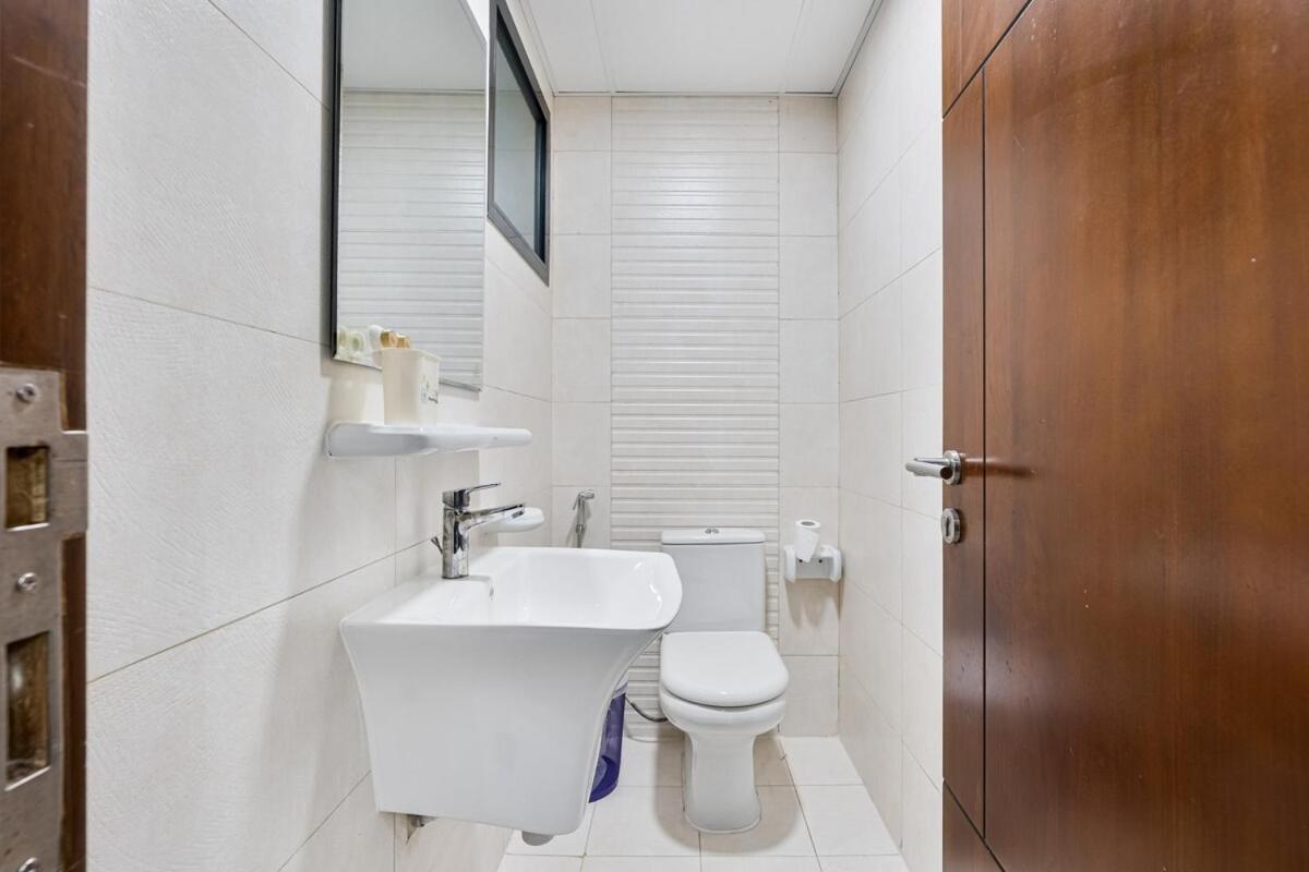 Stylish 1br Sanctuary With Gym And Pool Access Dubai