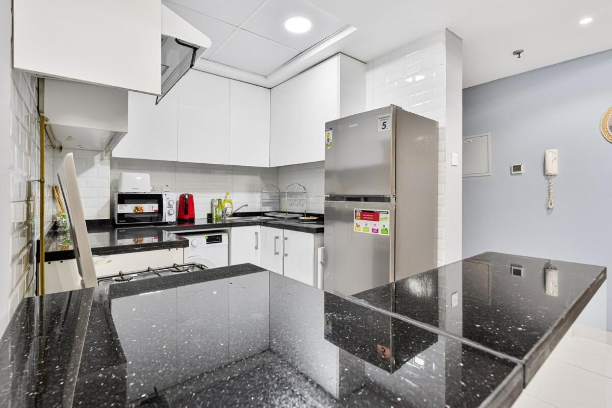 Apartment Stylish 1br Sanctuary With Gym And Pool Access