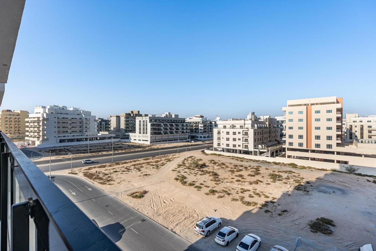 Stylish 1br Sanctuary With Gym And Pool Access Apartment Dubai