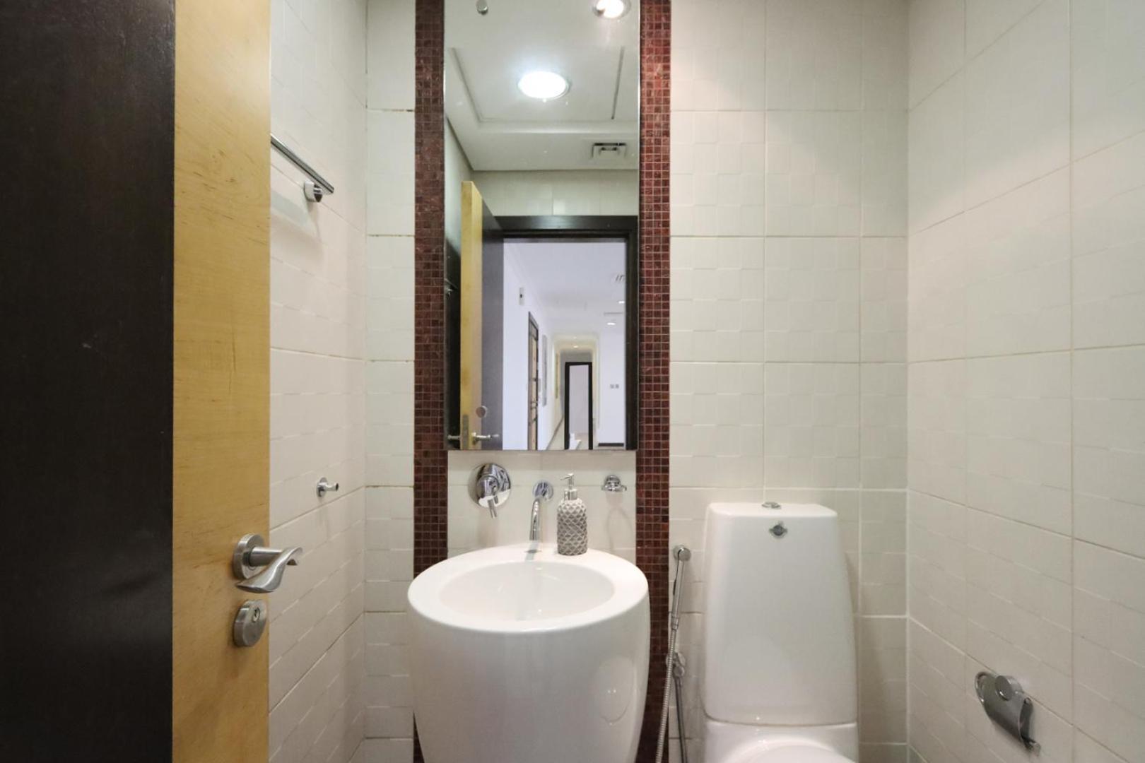 Livbnb-a Jbr Escape Spacious 3 Bedroom With Pool Table Apartment Dubai
