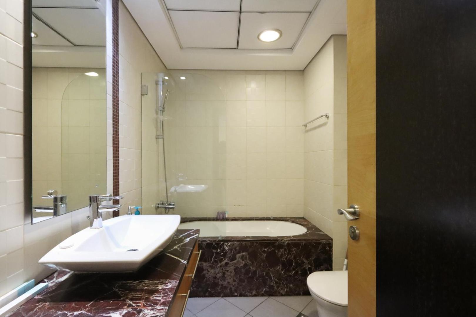 Livbnb-a Jbr Escape Spacious 3 Bedroom With Pool Table Apartment *