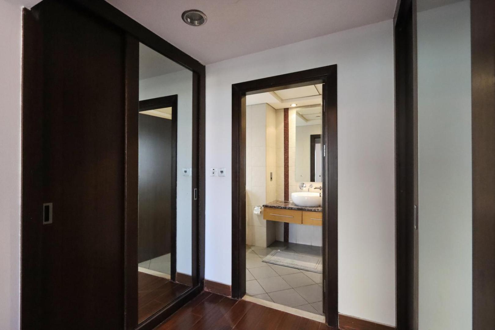 Livbnb-a Jbr Escape Spacious 3 Bedroom With Pool Table Apartment Dubai