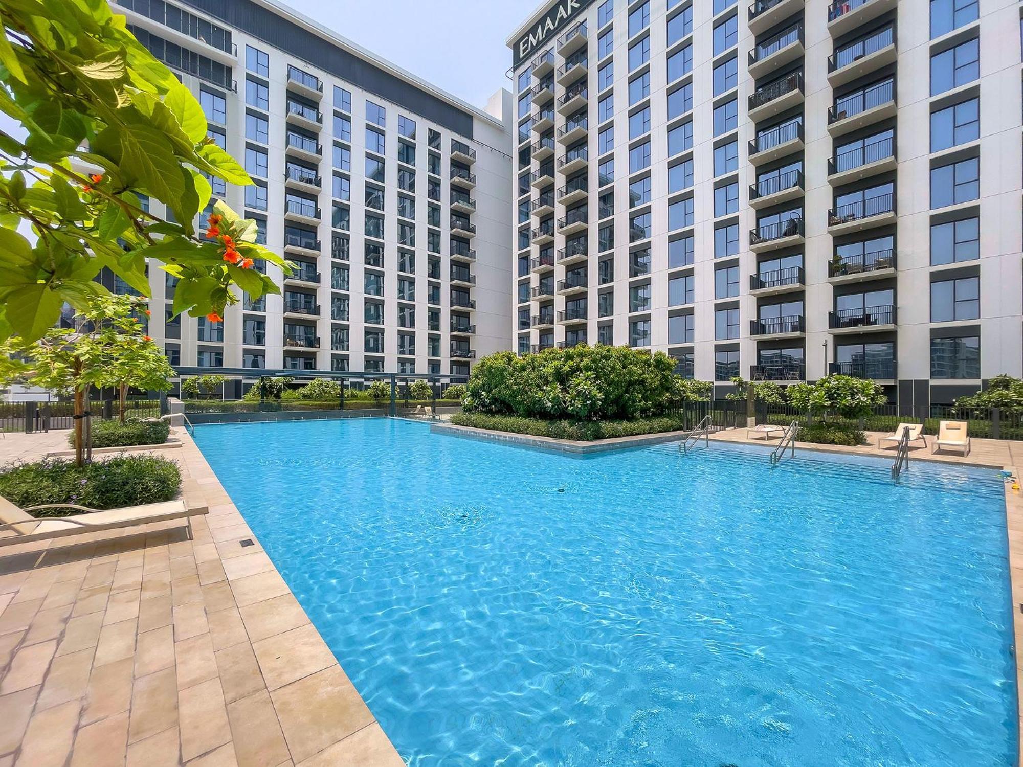 Premium At Executive Residences Apartment