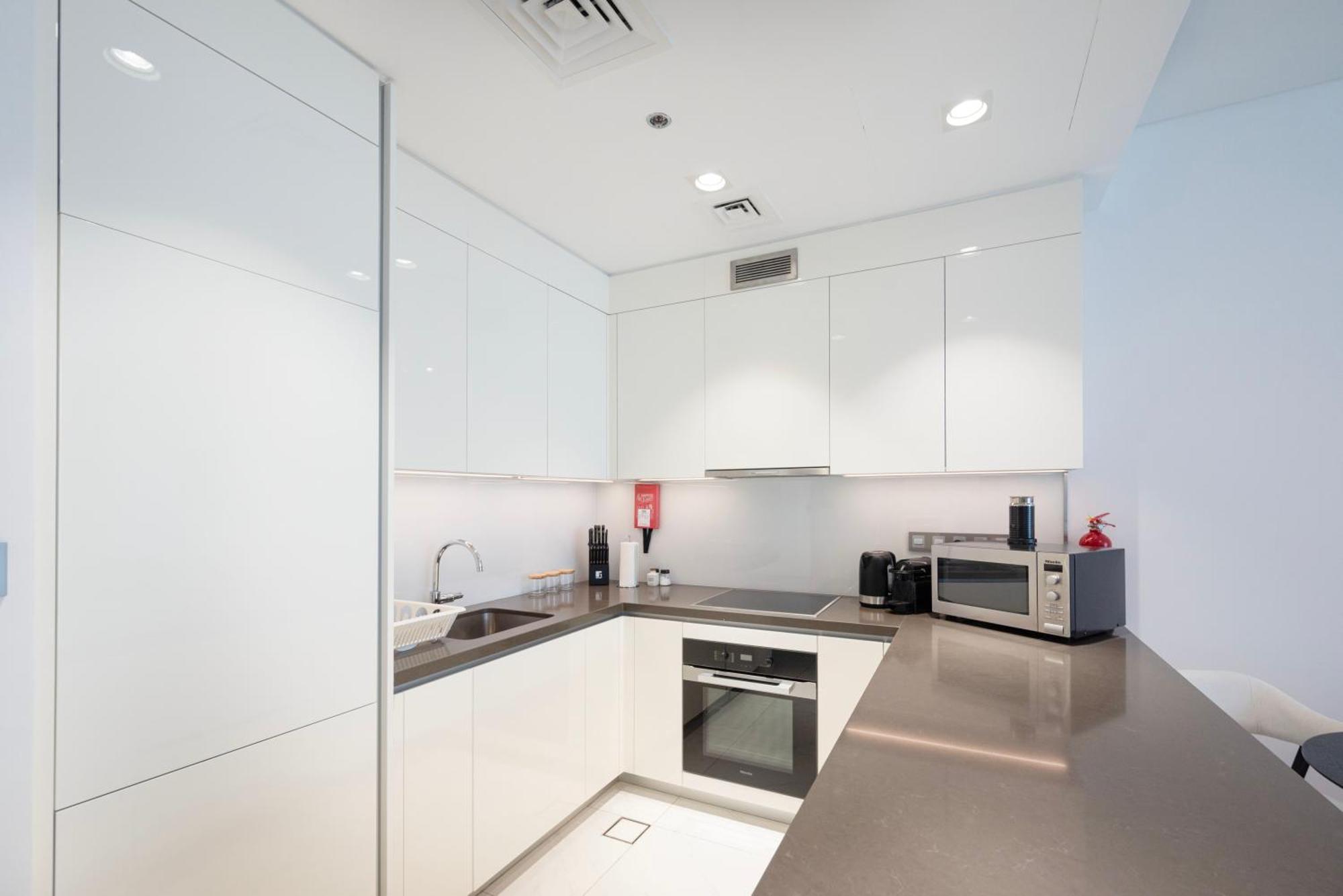Modern 1br With Waterfront View Apartment *
