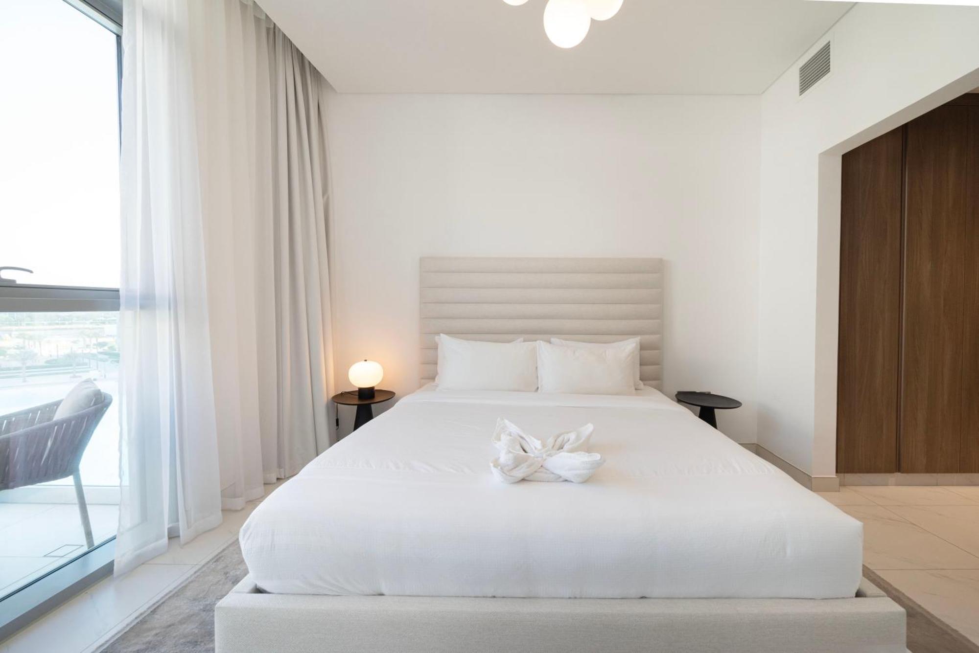 Modern 1br With Waterfront View Apartment Dubai