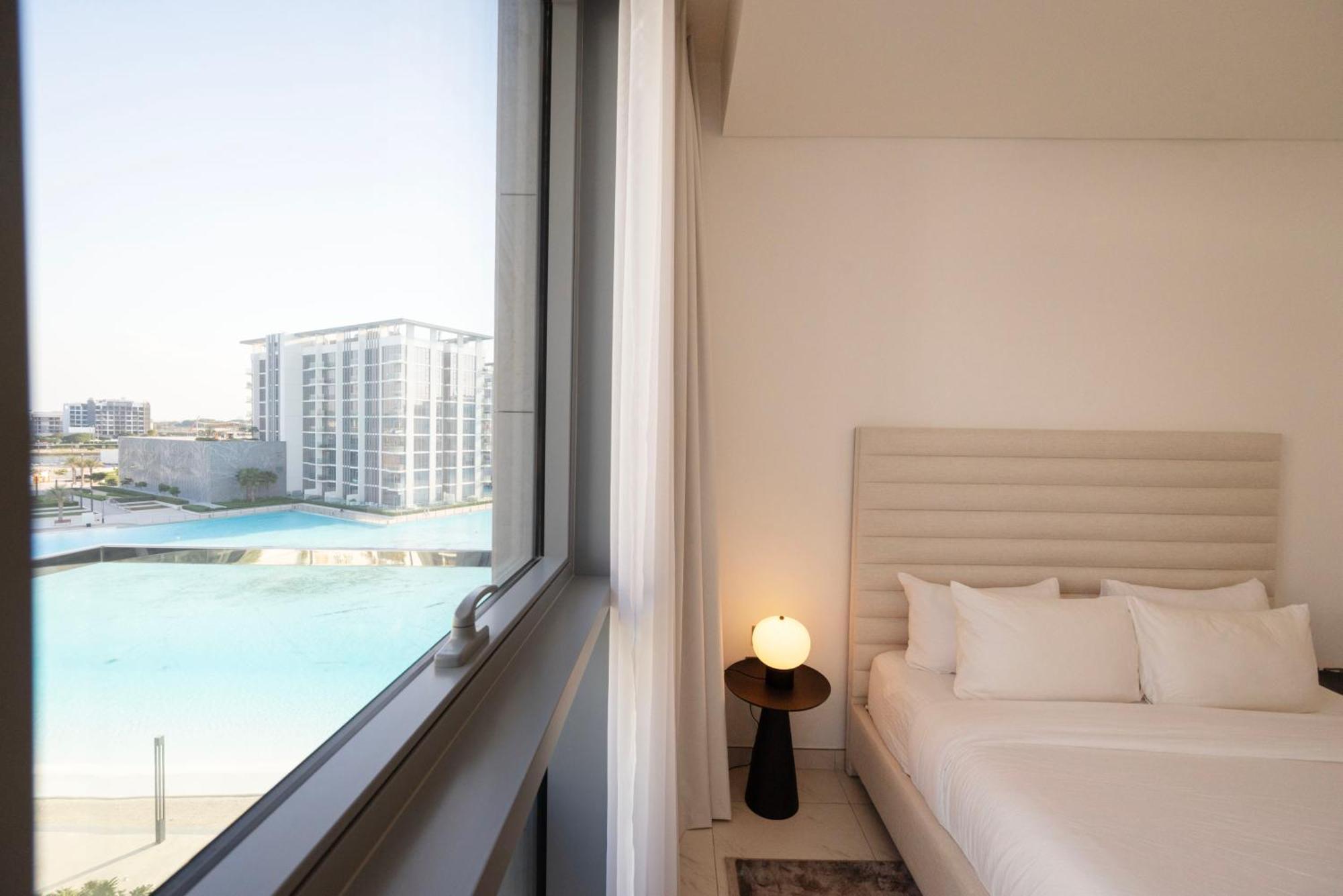 Modern 1br With Waterfront View Apartment