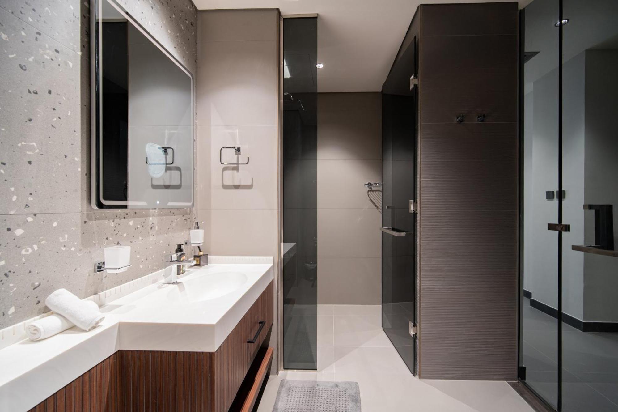 Apartment Views On 29fl - Jlt 1br Near Metro & Free Baby Gear