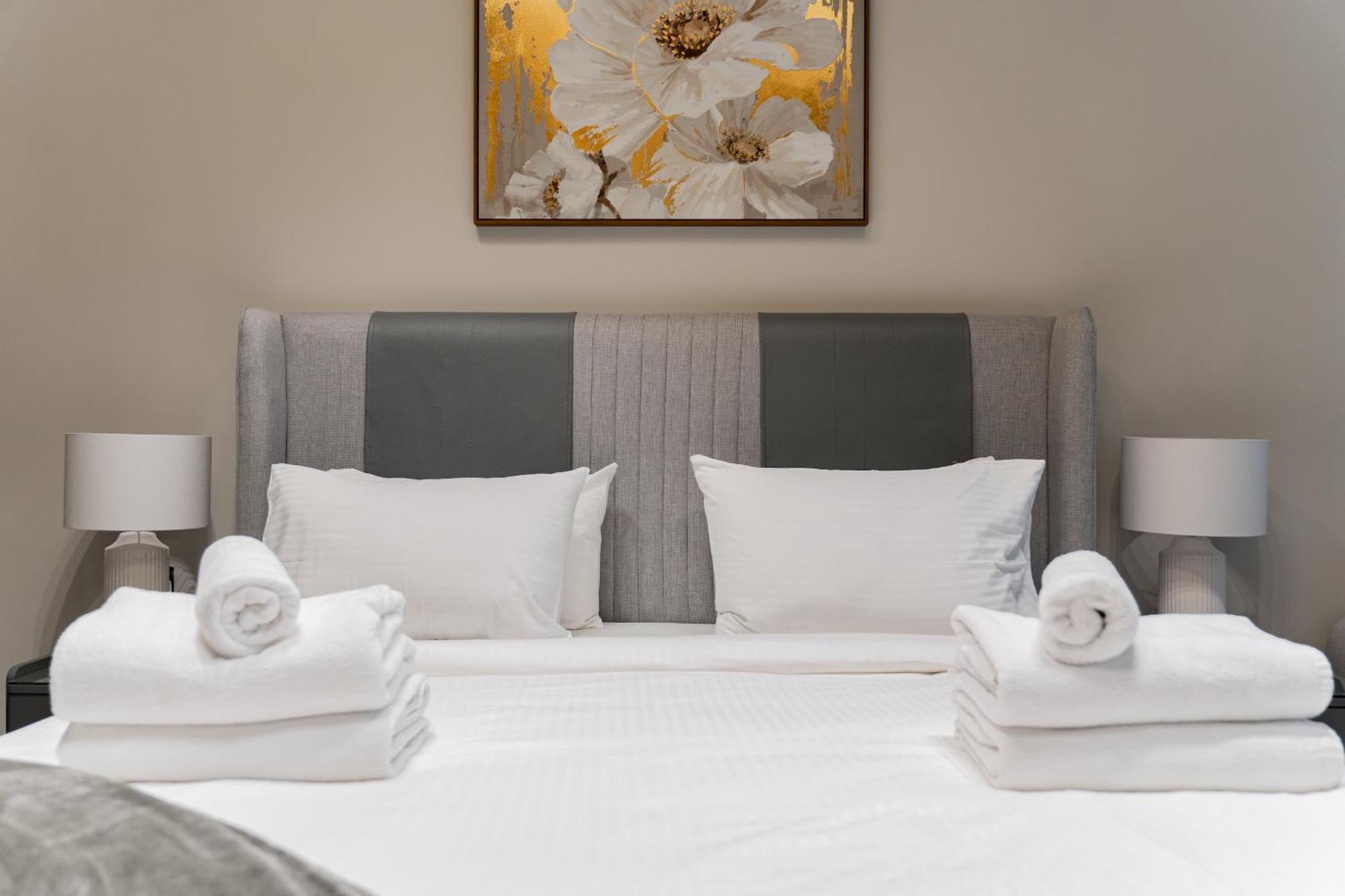 Views On 29fl - Jlt 1br Near Metro & Free Baby Gear