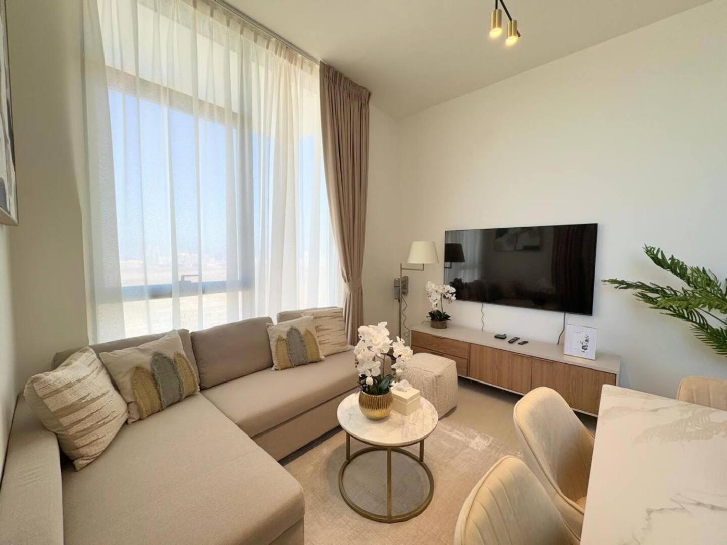 2br Royal W Private Pool In Jvc *