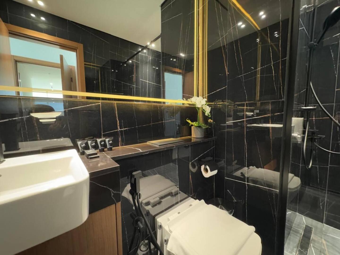 2br Royal W Private Pool In Jvc Apartment