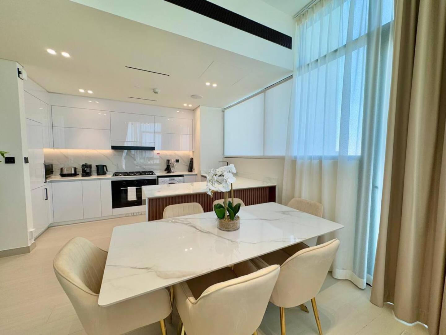 Apartment 2br Royal W Private Pool In Jvc *