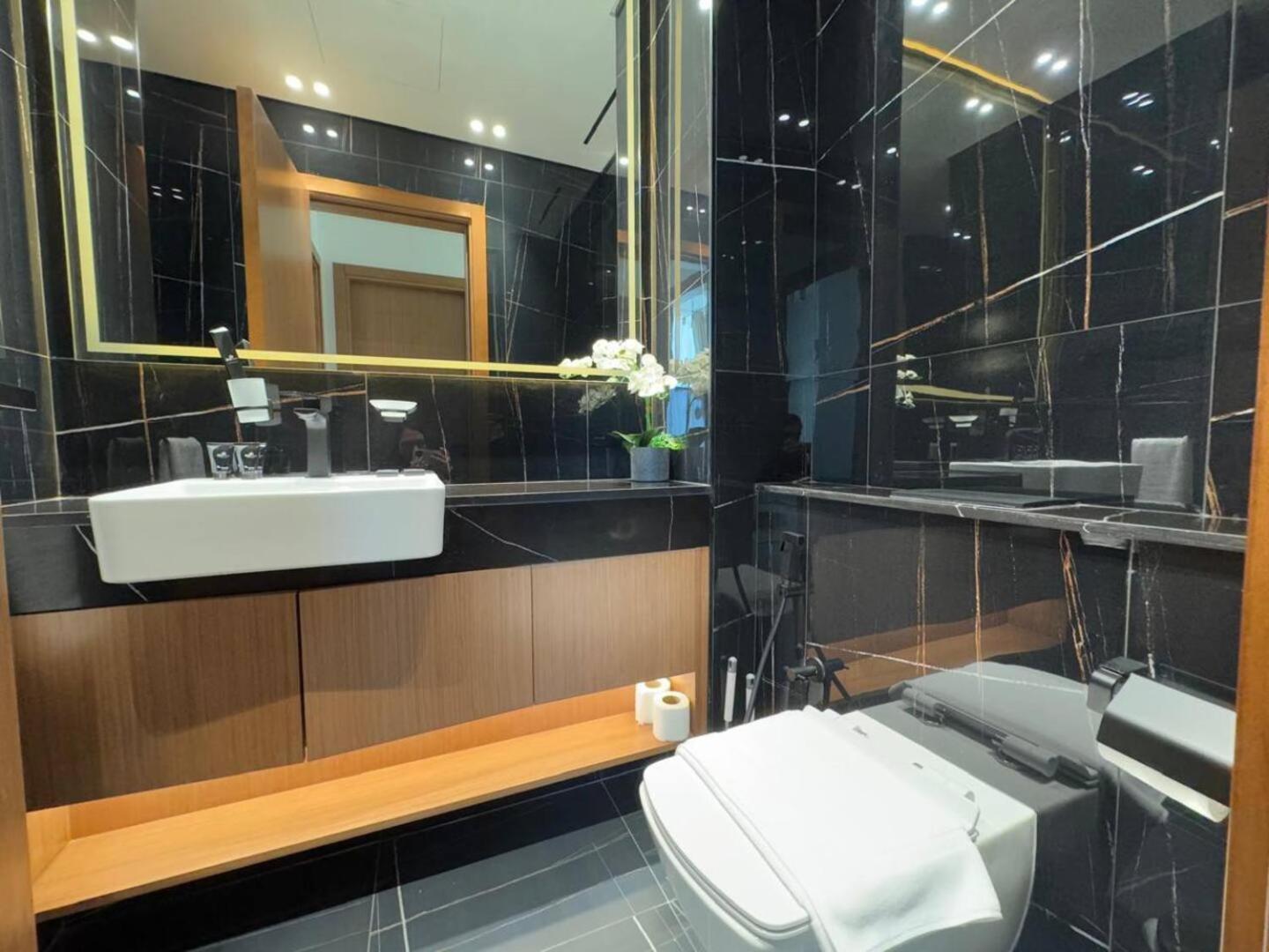 2br Royal W Private Pool In Jvc *