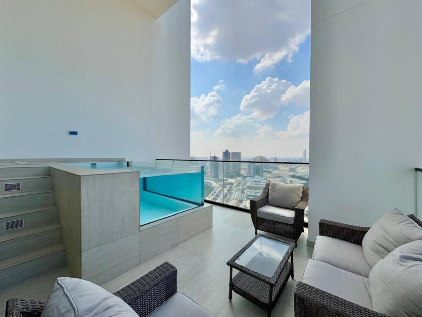 2br Royal W Private Pool In Jvc