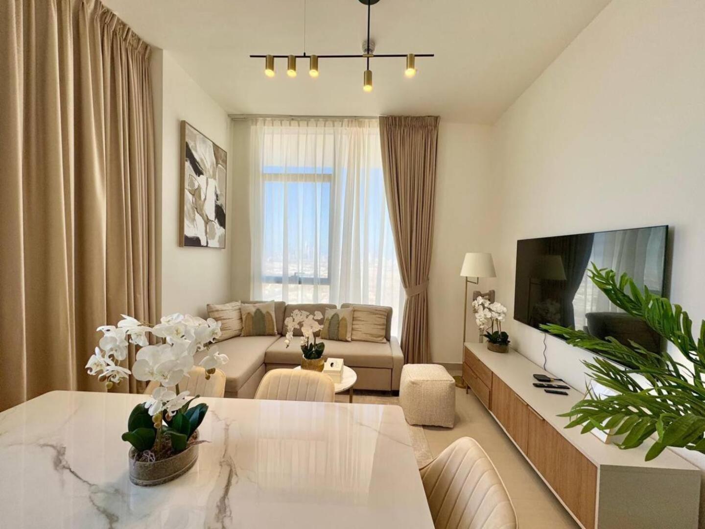 2br Royal W Private Pool In Jvc *