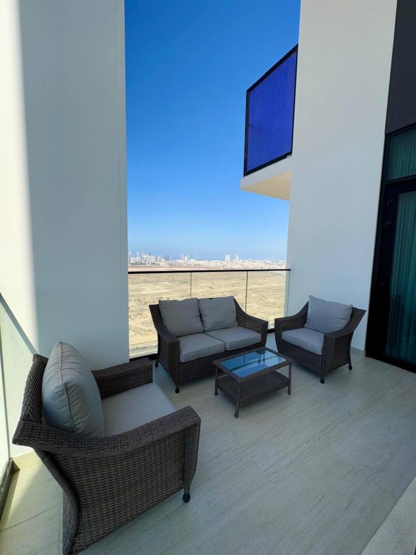 Apartment 2br Royal W Private Pool In Jvc *