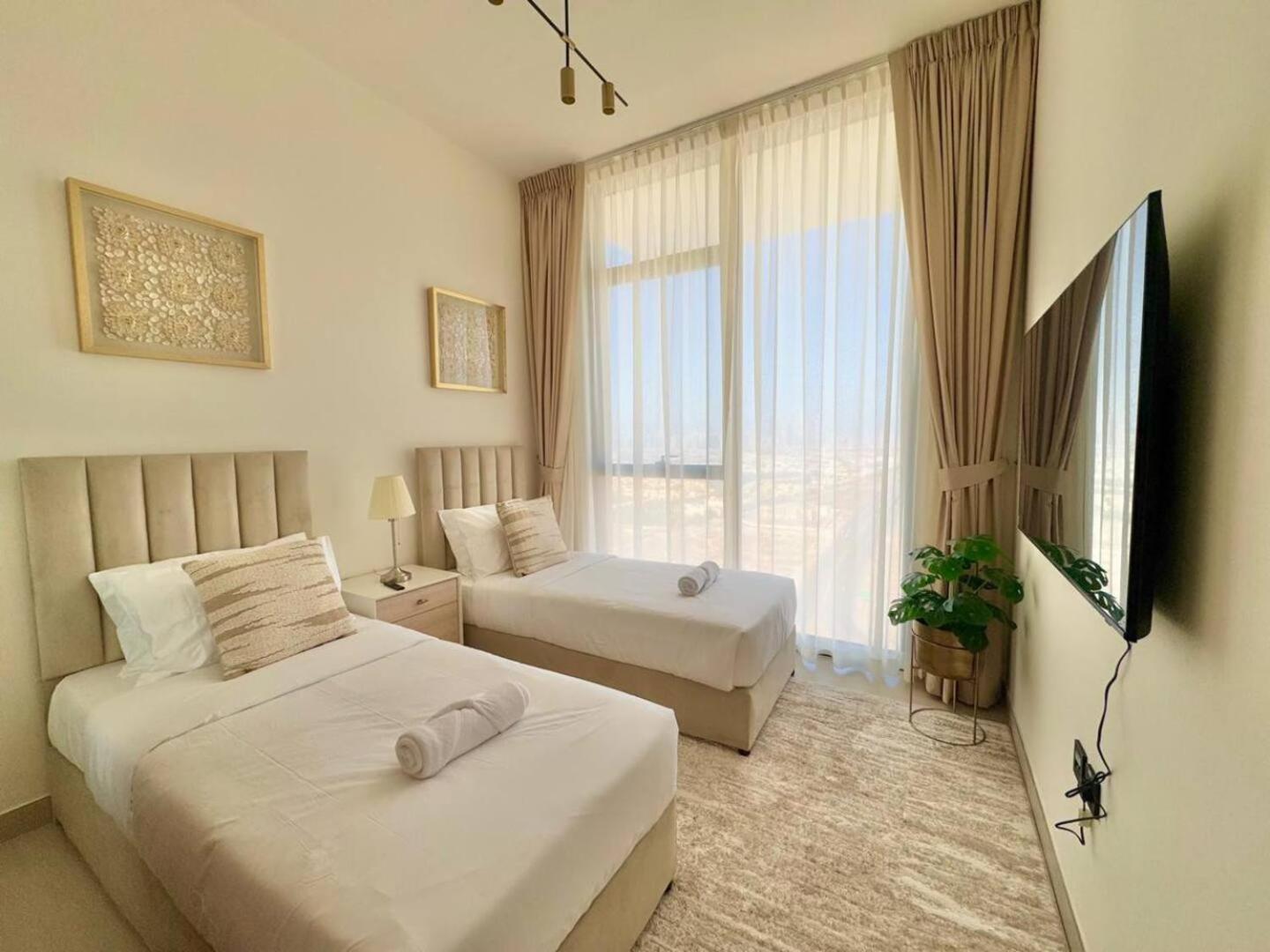 2br Royal W Private Pool In Jvc