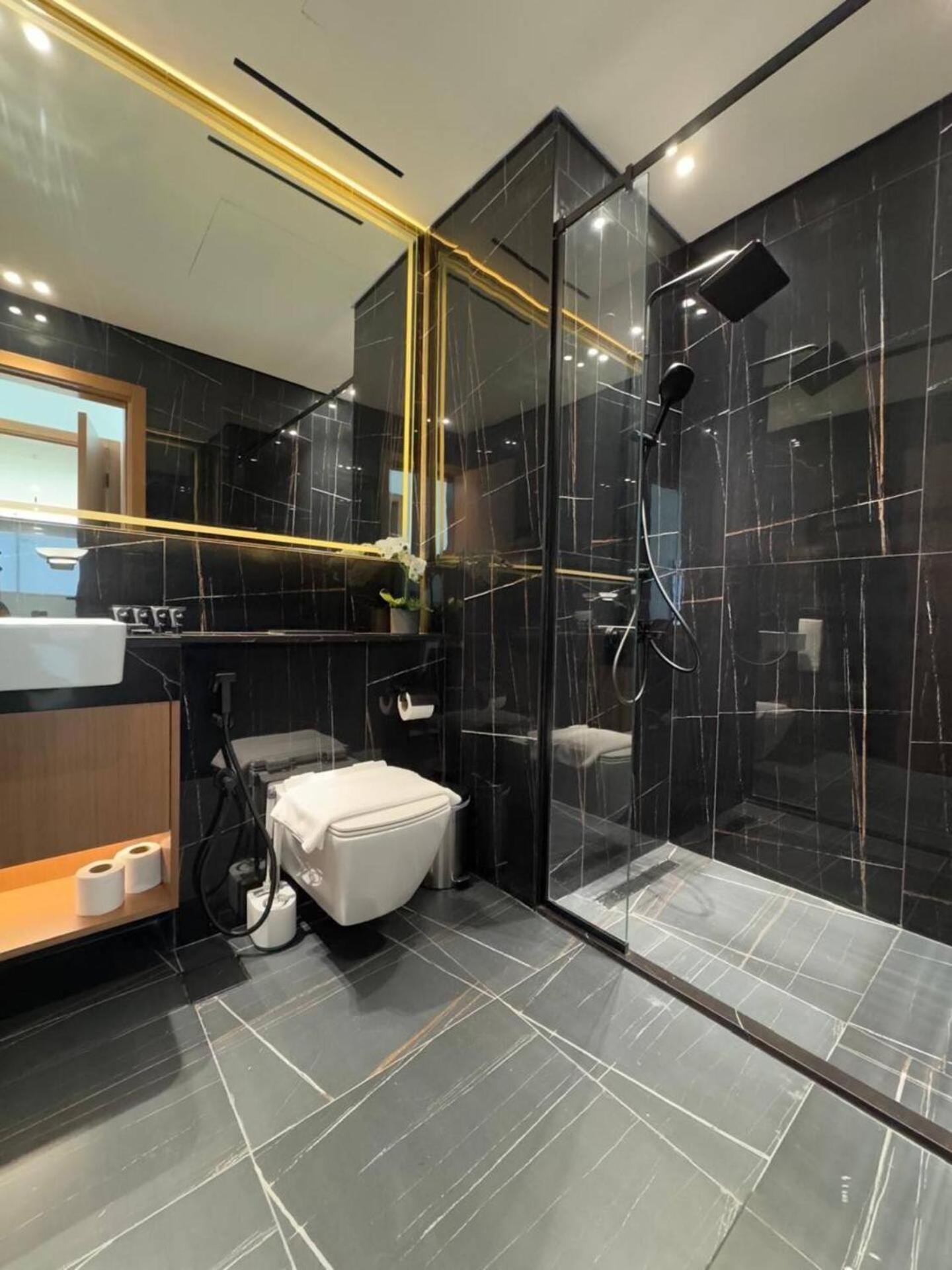 Apartment 2br Royal W Private Pool In Jvc *