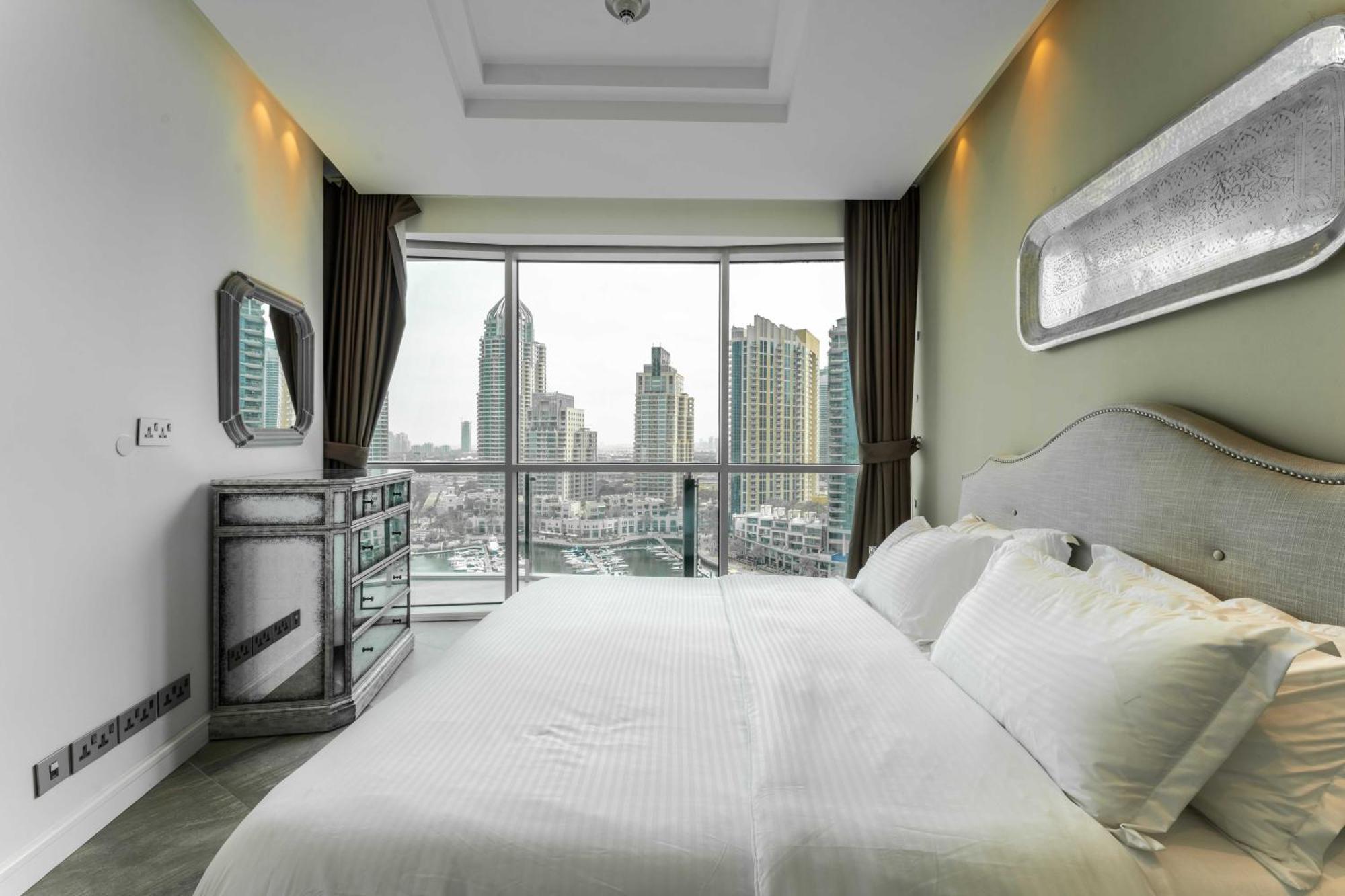 Stunning 3-bedroom Marina View Dubai
