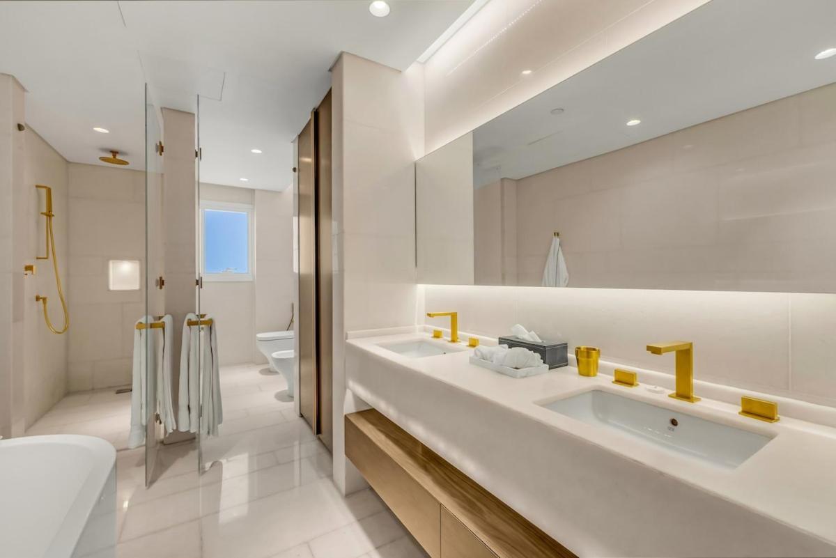 Luxury Penthouses View At Five *