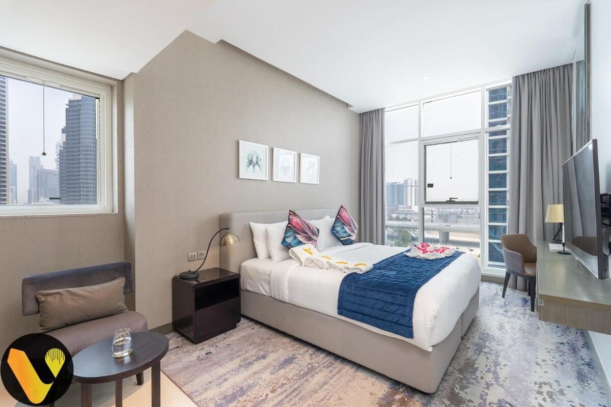 Vogue Damac Maison Prive, Pool & Canal Views, Spacious Kitchen Prime Business Bay Location, Near Downtown, Burj Khalifa & The Mall Apartment Dubai