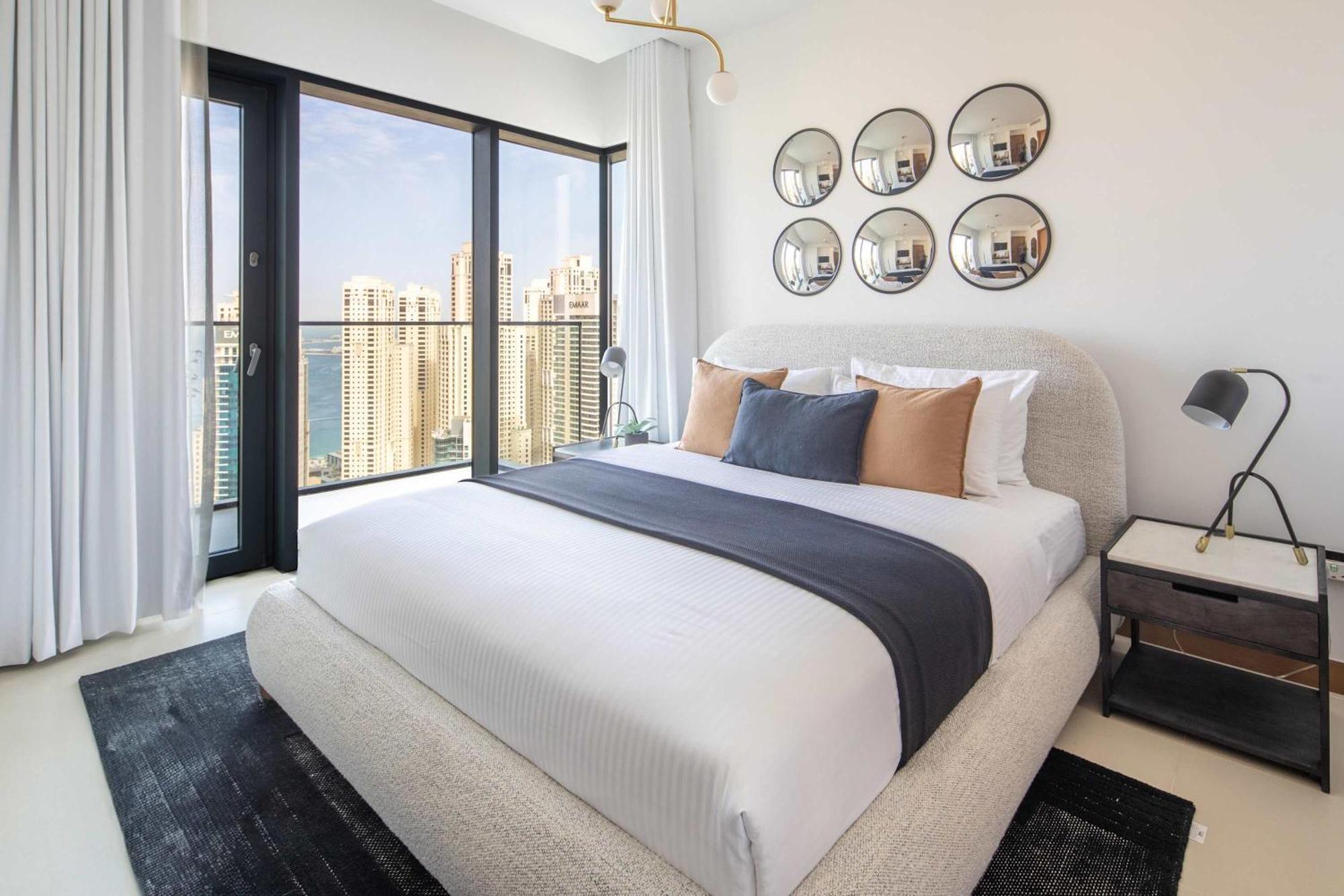Frank Porter - Vida Residences Apartment *