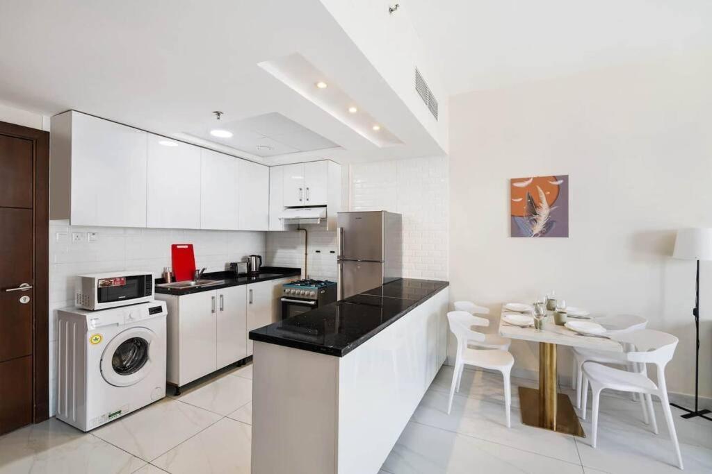Super Elegant 1bhk - Bnh Tower Apartment Dubai