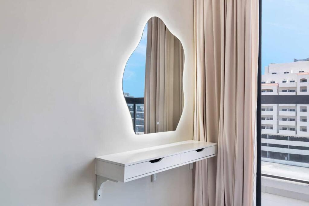 Super Elegant 1bhk - Bnh Tower *