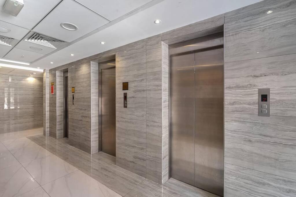 Super Elegant 1bhk - Bnh Tower Apartment