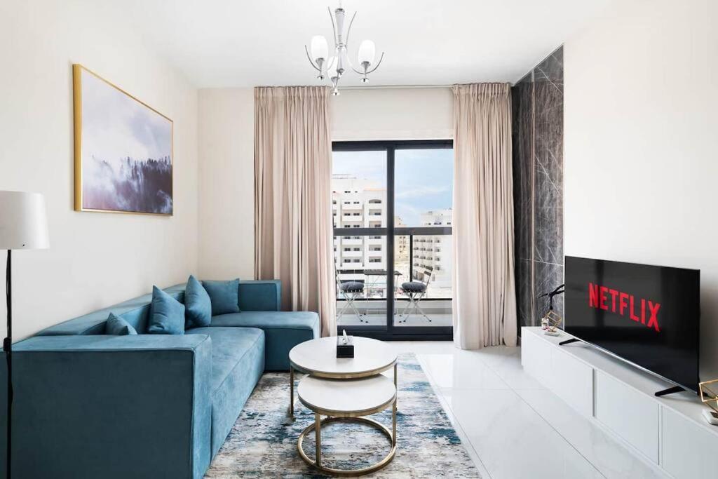 Super Elegant 1bhk - Bnh Tower Apartment *