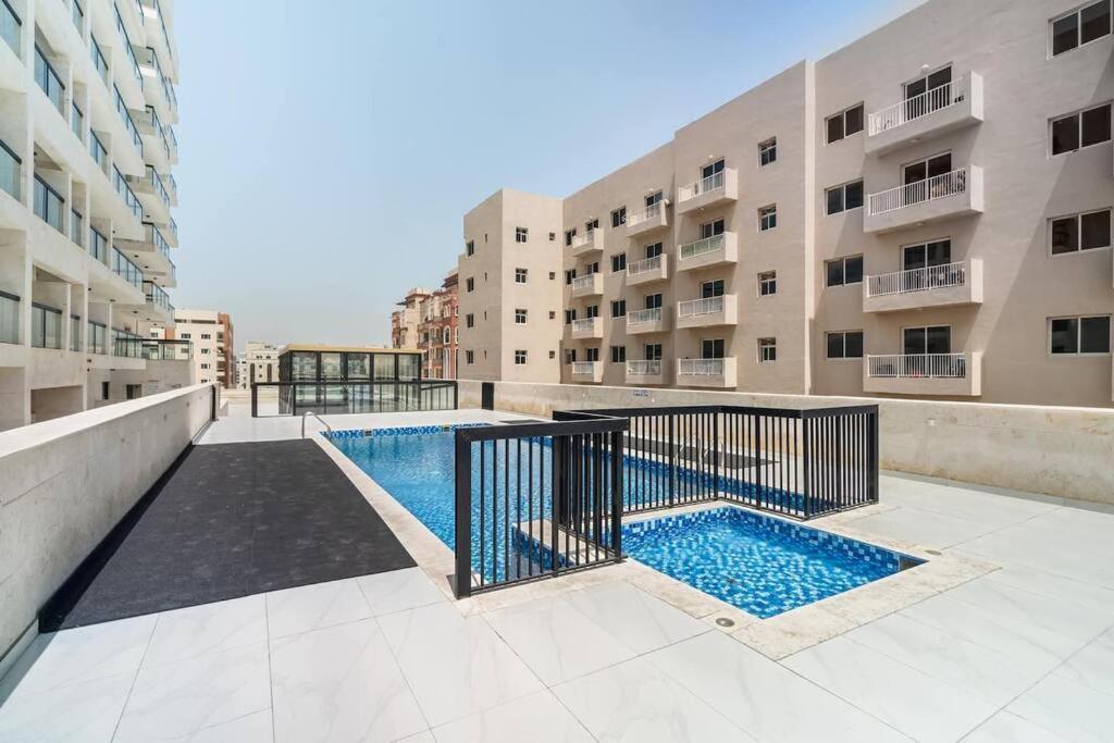 Super Elegant 1bhk - Bnh Tower Apartment