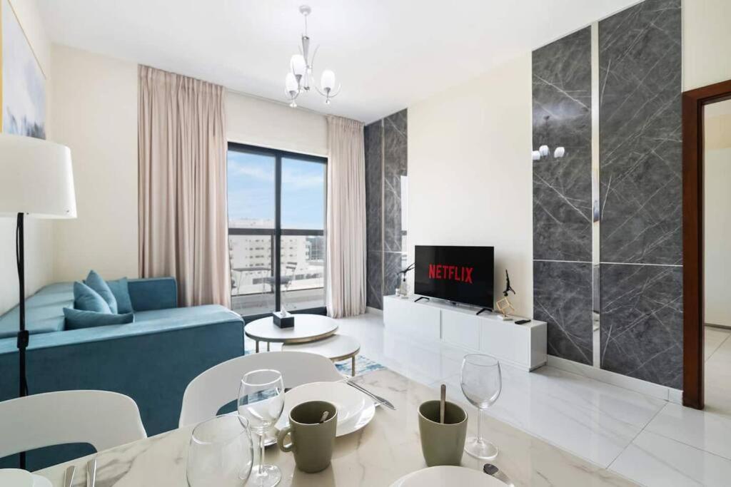 Super Elegant 1bhk - Bnh Tower Apartment Dubai