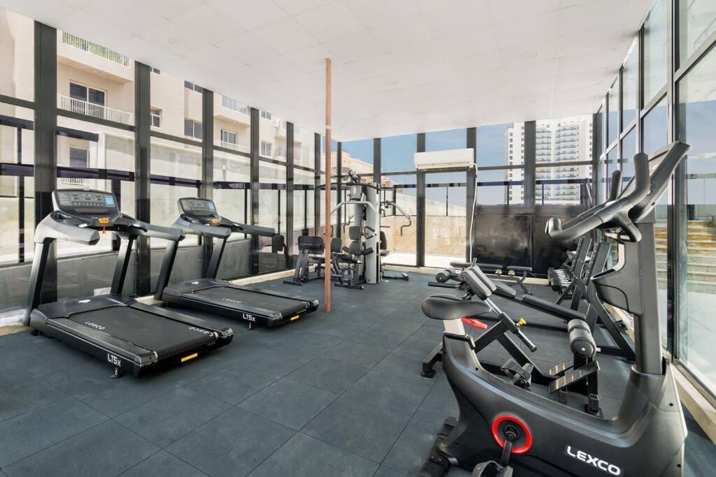 Super Elegant 1bhk - Bnh Tower Apartment