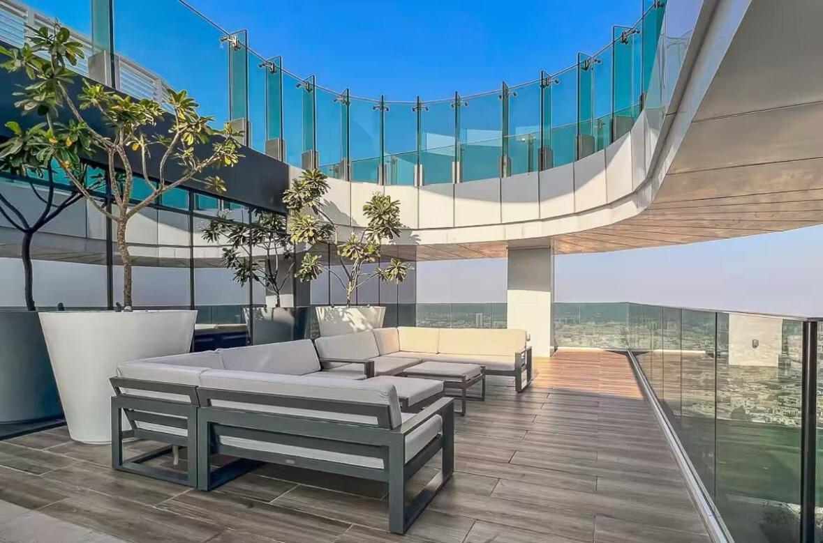 Luxury 1 Bed In The Heart Of The City! Free Wifi Apartment Dubai