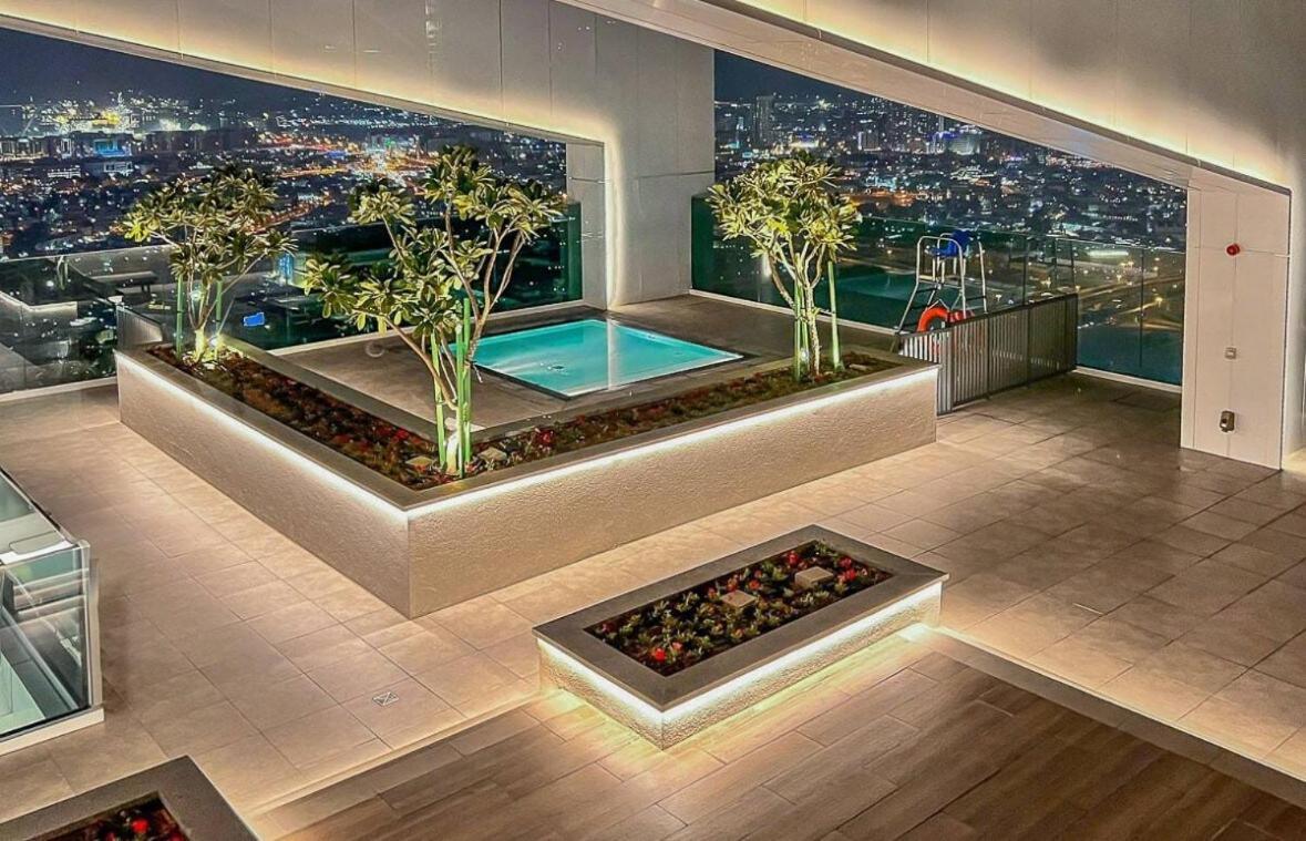 Apartment Luxury 1 Bed In The Heart Of The City! Free Wifi Dubai