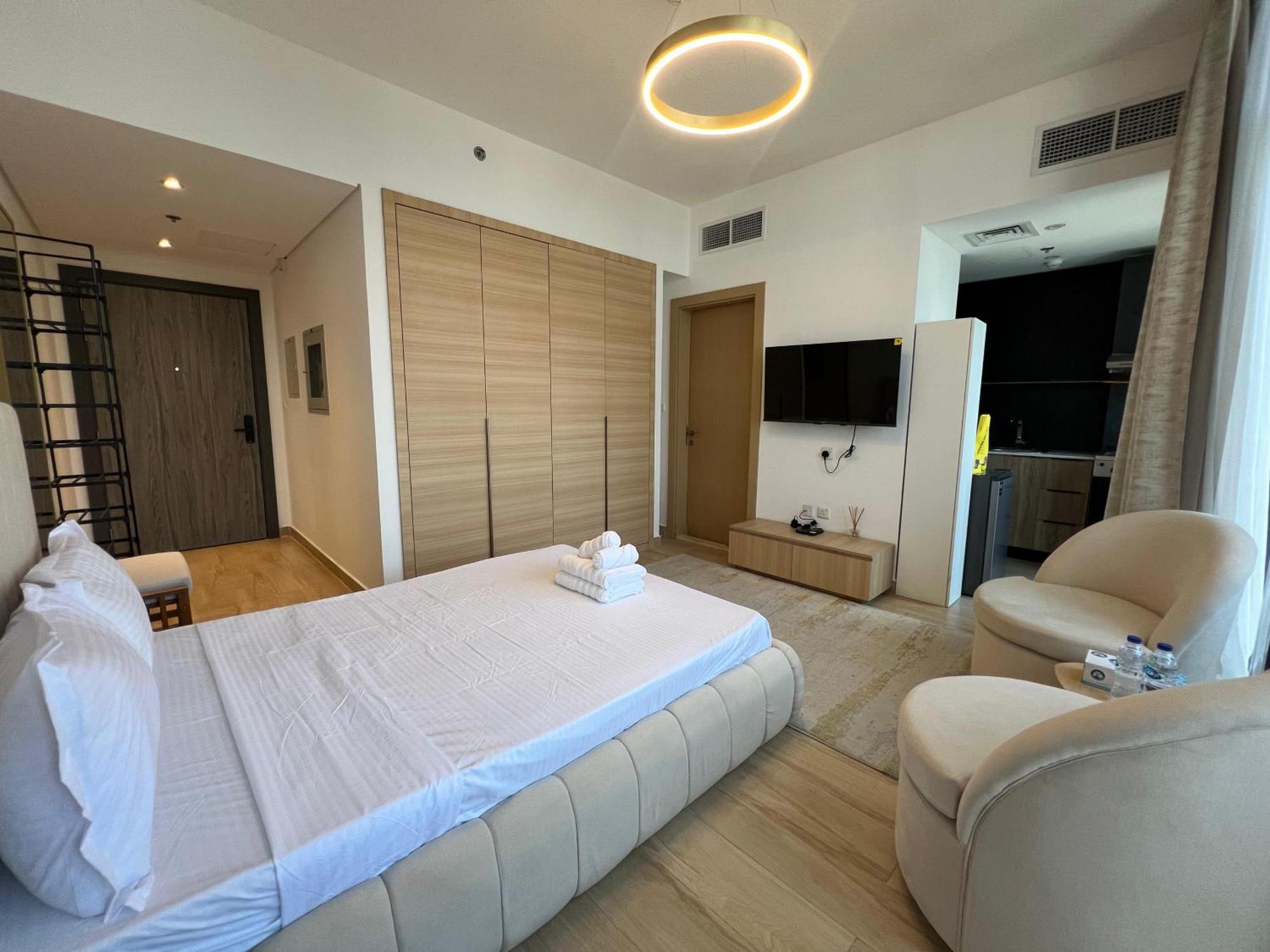Chic & Cozy In Jvc , Amenities & Views Apartment Dubai