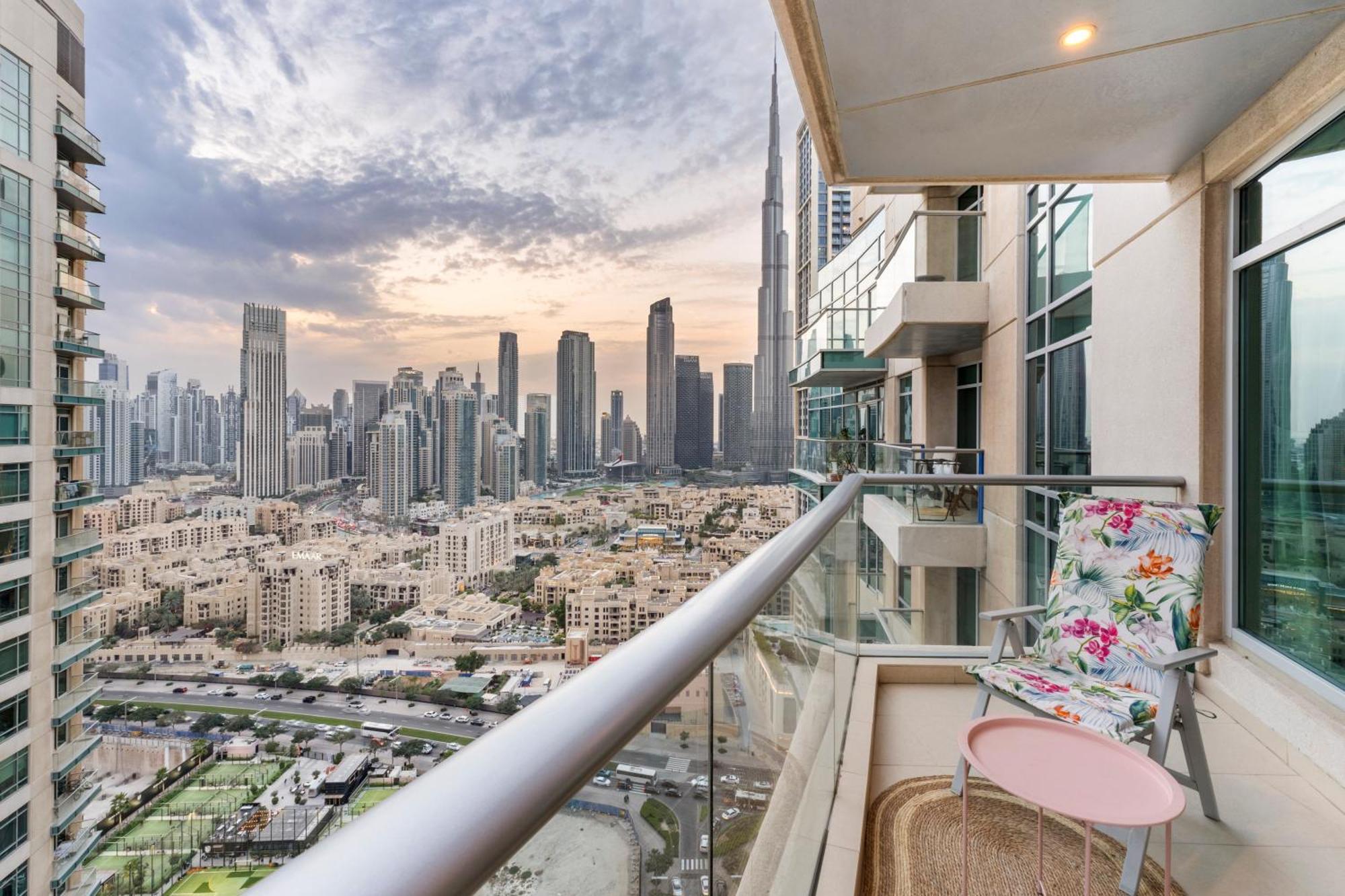 Flash Sale- Burj Khalifa View- 5mn Walk To Mall - Burj Views Tower- Stylish 1bdr Apartment- Convenient Location Apartment *
